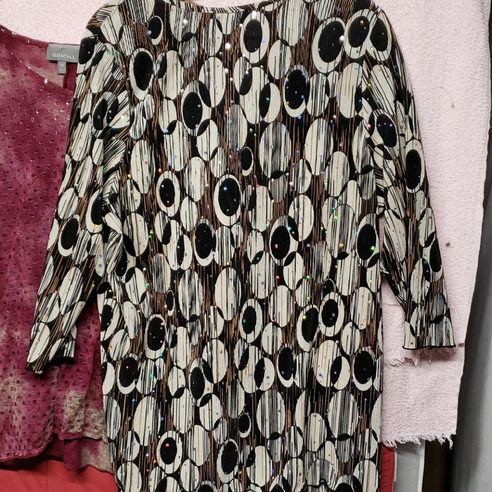 Essentials tunic bundle. - Picture 5 of 7